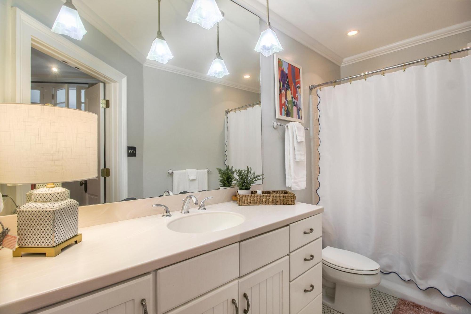 Walk To It All In Downtown, Double King Beds Savannah Exterior photo